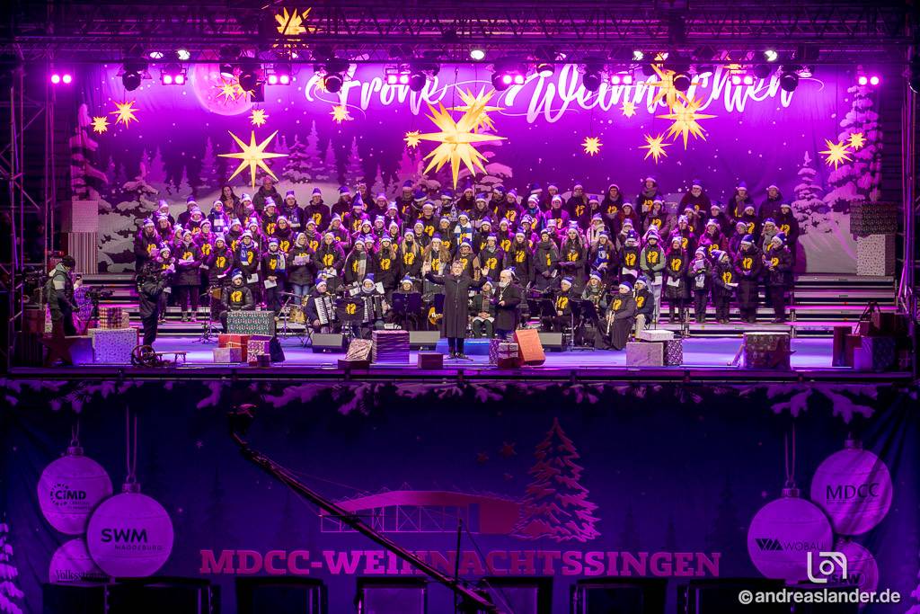 MDCC-Weihnachtssingen - Chor auf Bühne